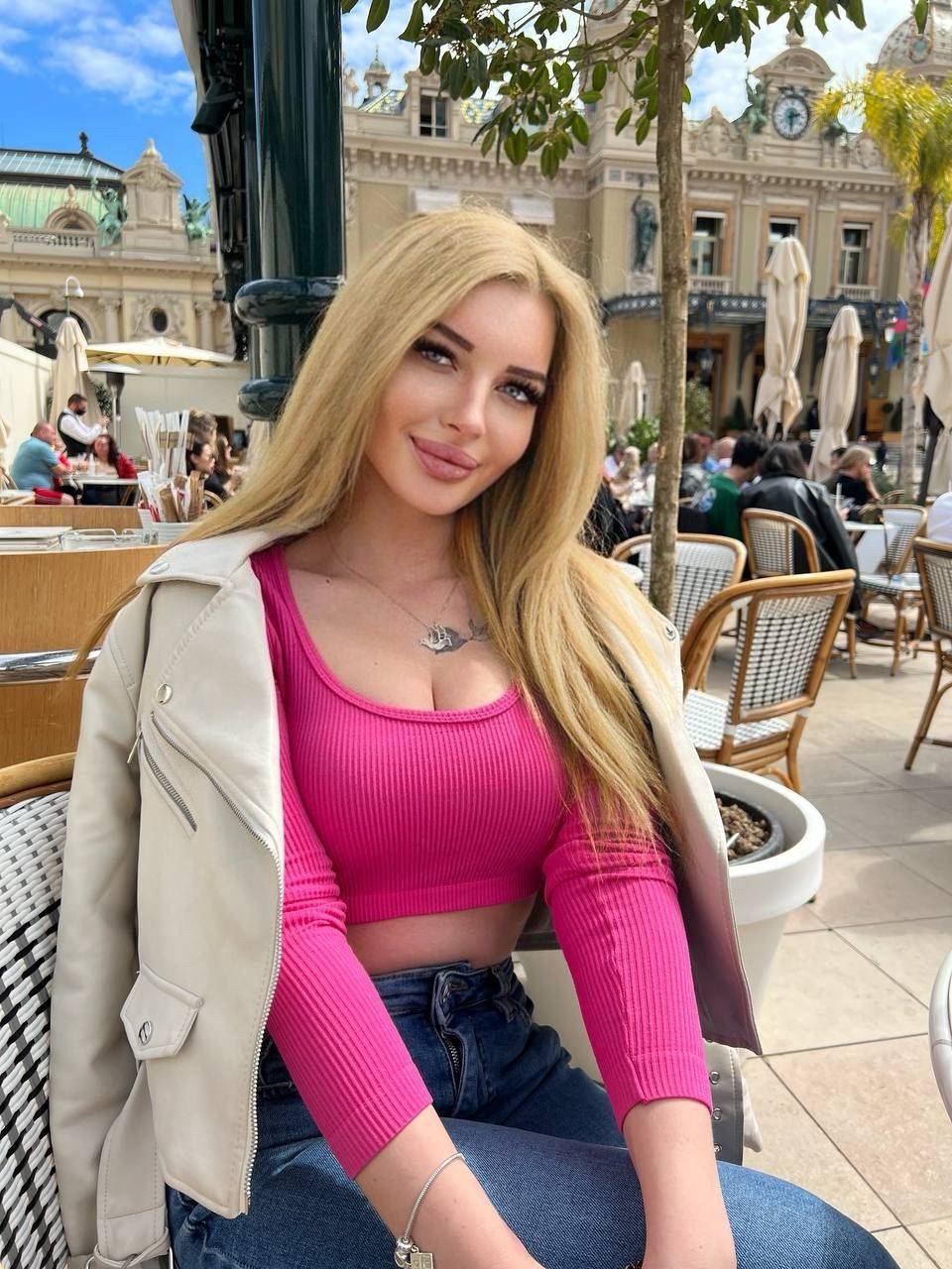 Модель Лейла